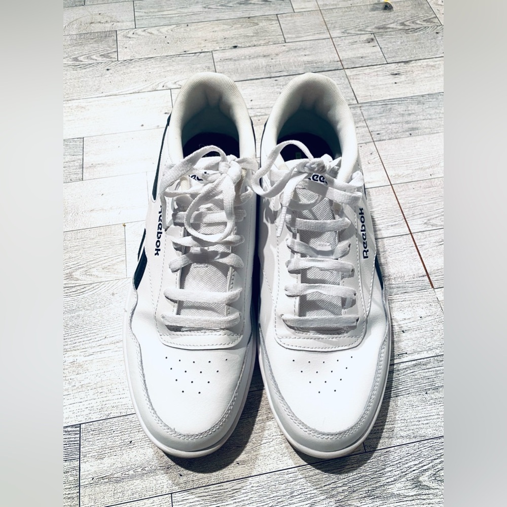 Men’s shoes Reebok size 9.5 pre-owned like new